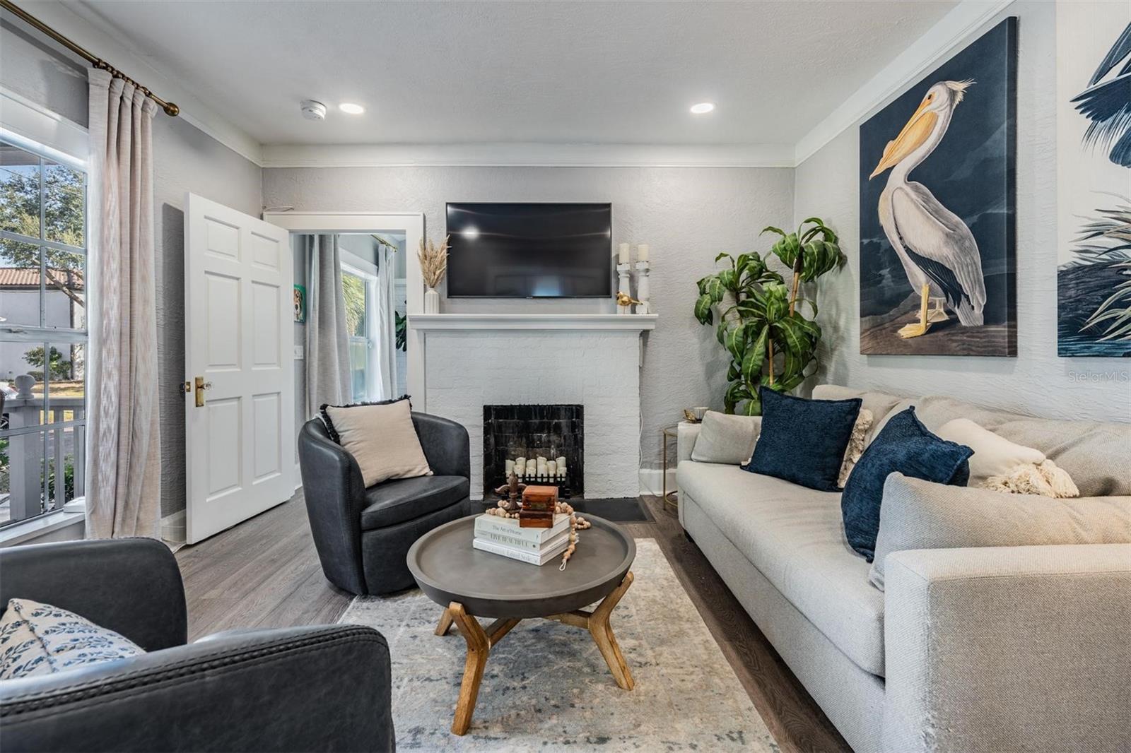 Image 7 of 32 For 2808 Angeles Street