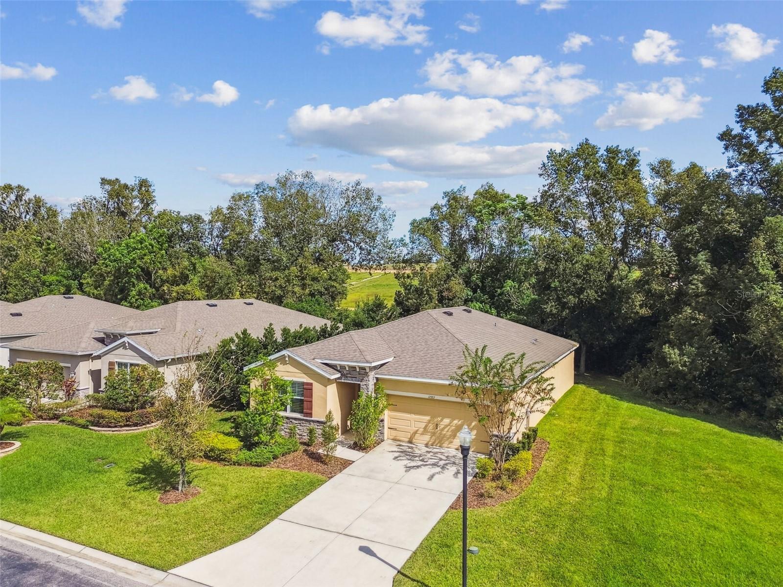 Listing photo id 8 for 12322 Eastpointe Drive