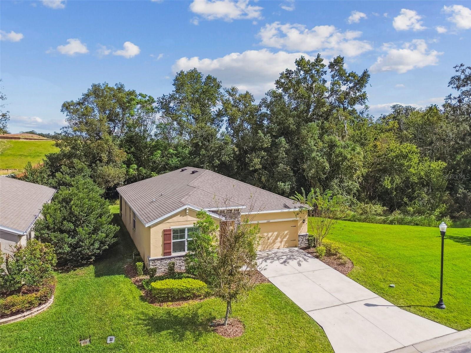 Listing photo id 10 for 12322 Eastpointe Drive