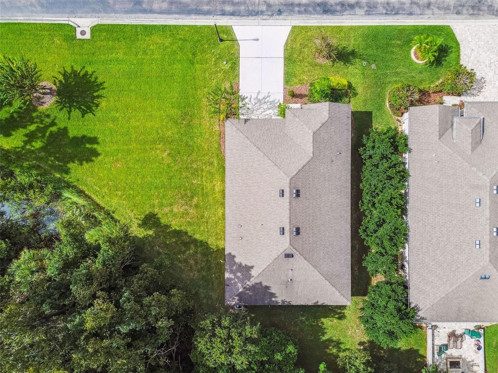 Listing photo id 11 for 12322 Eastpointe Drive