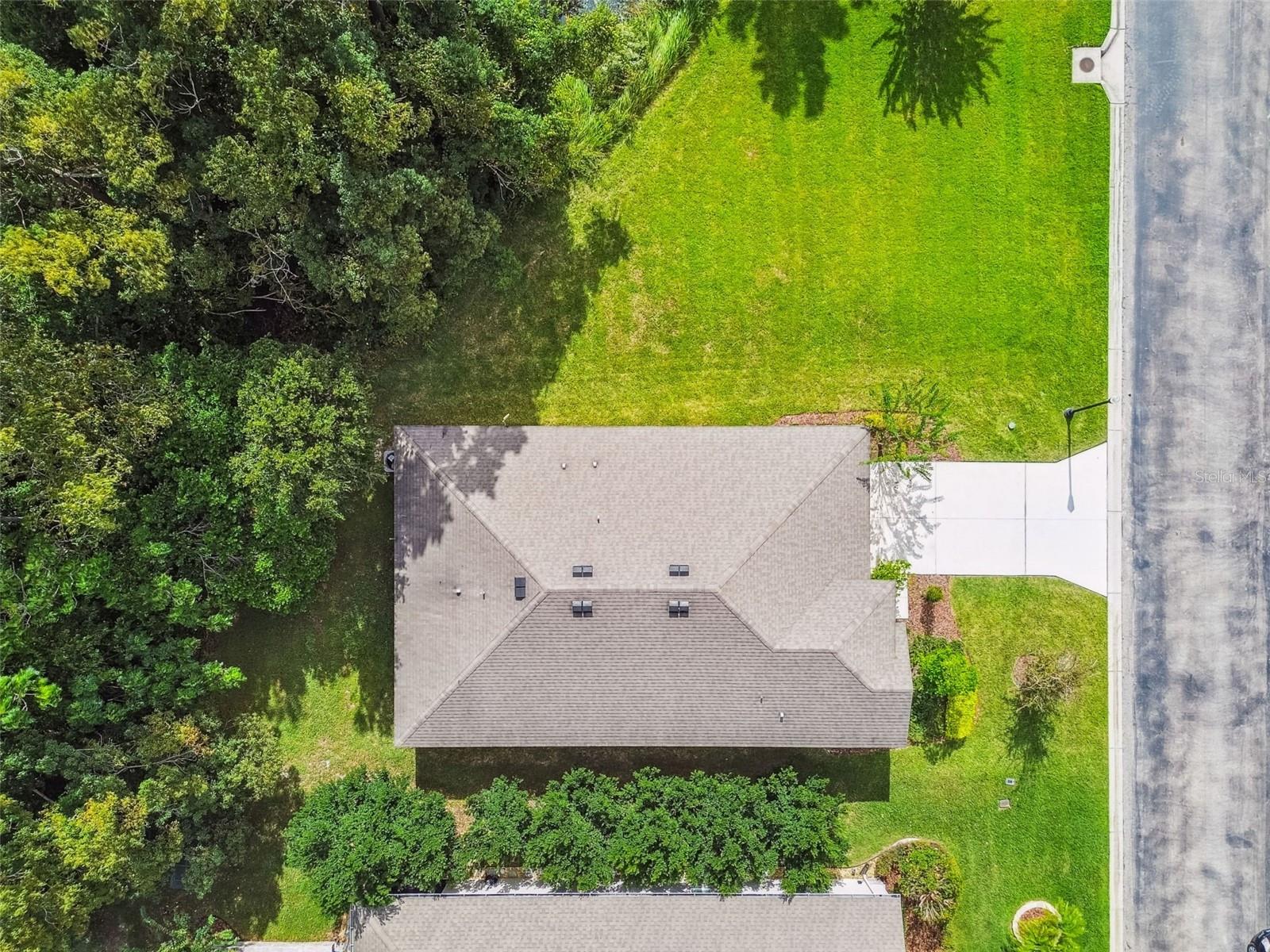 Listing photo id 12 for 12322 Eastpointe Drive