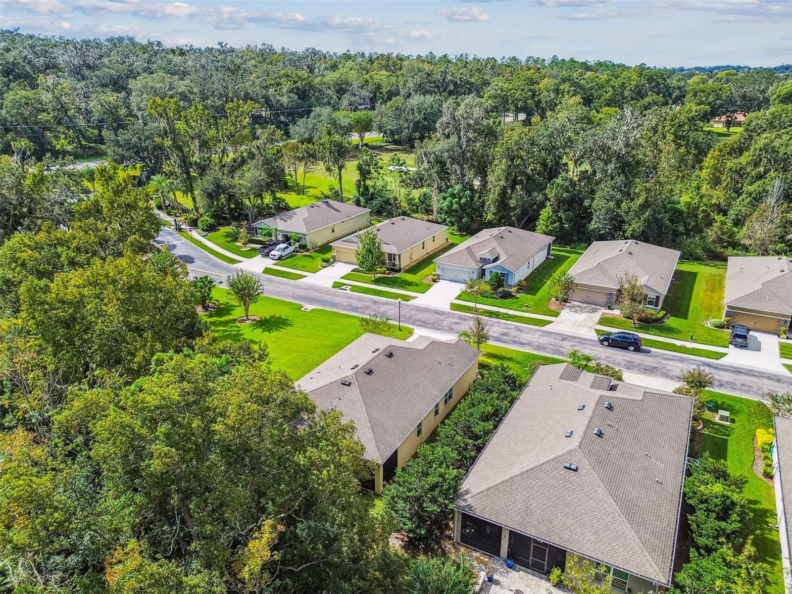 Listing photo id 13 for 12322 Eastpointe Drive