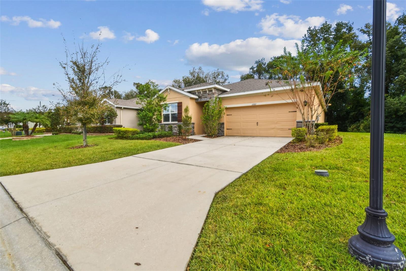 Listing photo id 0 for 12322 Eastpointe Drive