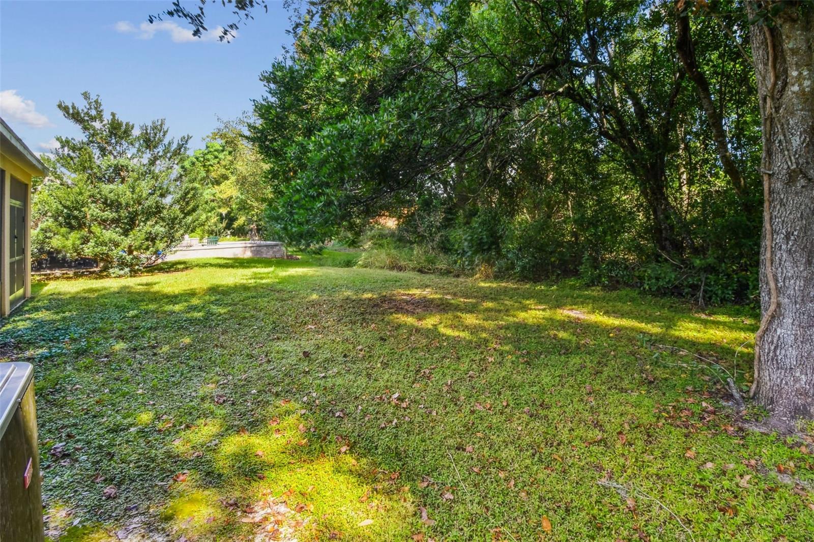 Listing photo id 22 for 12322 Eastpointe Drive