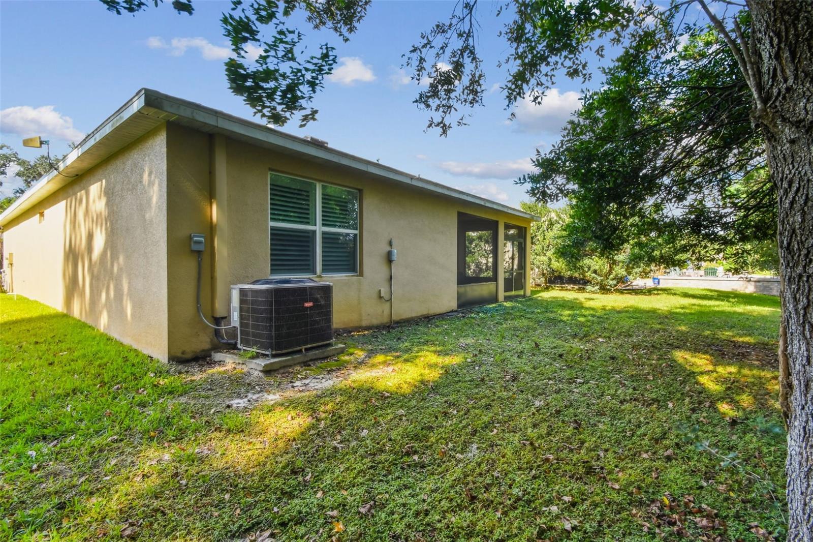 Listing photo id 23 for 12322 Eastpointe Drive
