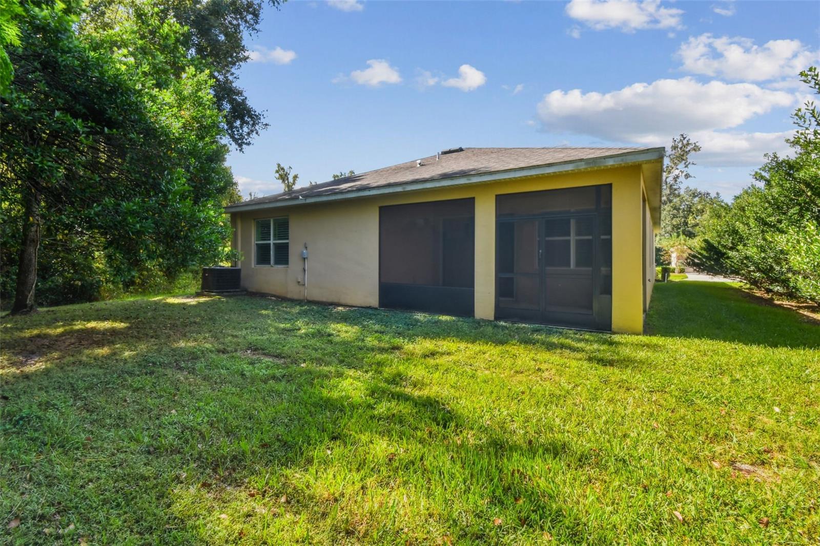 Listing photo id 24 for 12322 Eastpointe Drive