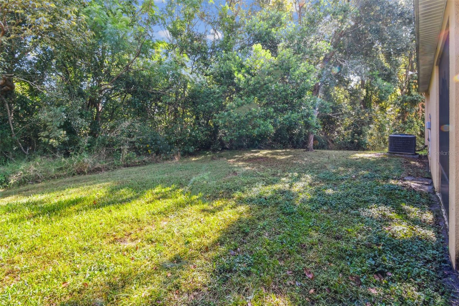Listing photo id 25 for 12322 Eastpointe Drive