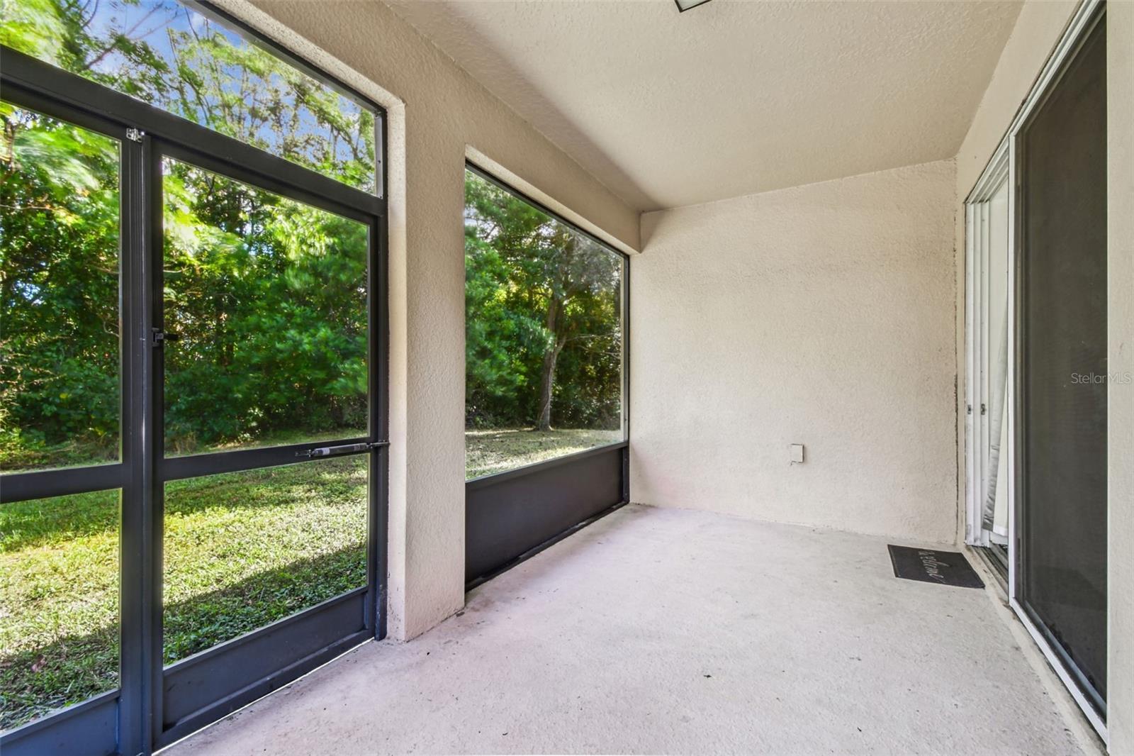 Listing photo id 26 for 12322 Eastpointe Drive