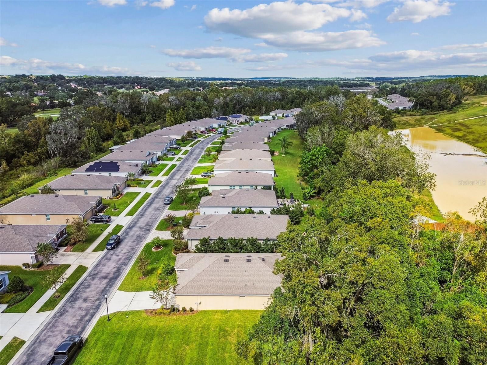 Listing photo id 1 for 12322 Eastpointe Drive