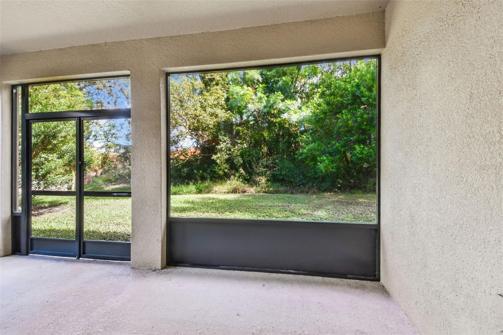 Listing photo id 28 for 12322 Eastpointe Drive