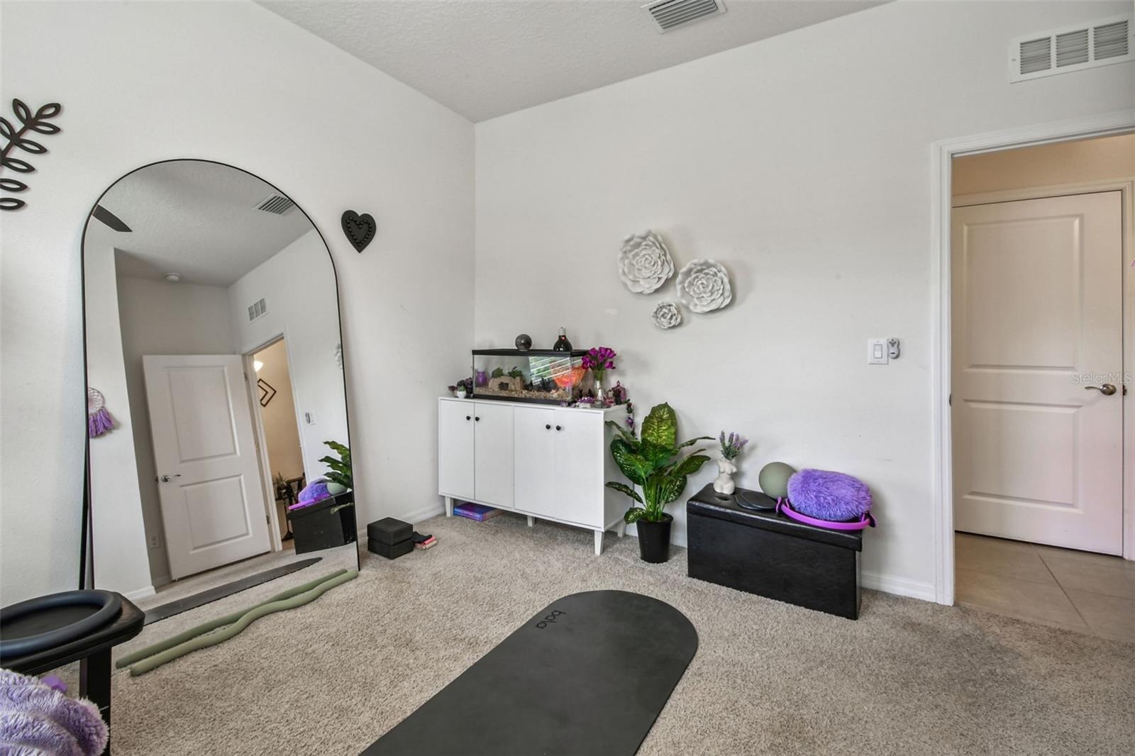 Listing photo id 29 for 12322 Eastpointe Drive