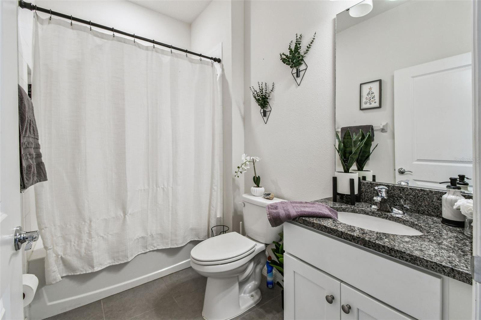 Listing photo id 31 for 12322 Eastpointe Drive