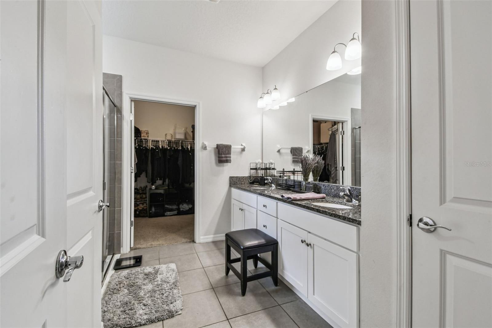 Listing photo id 36 for 12322 Eastpointe Drive
