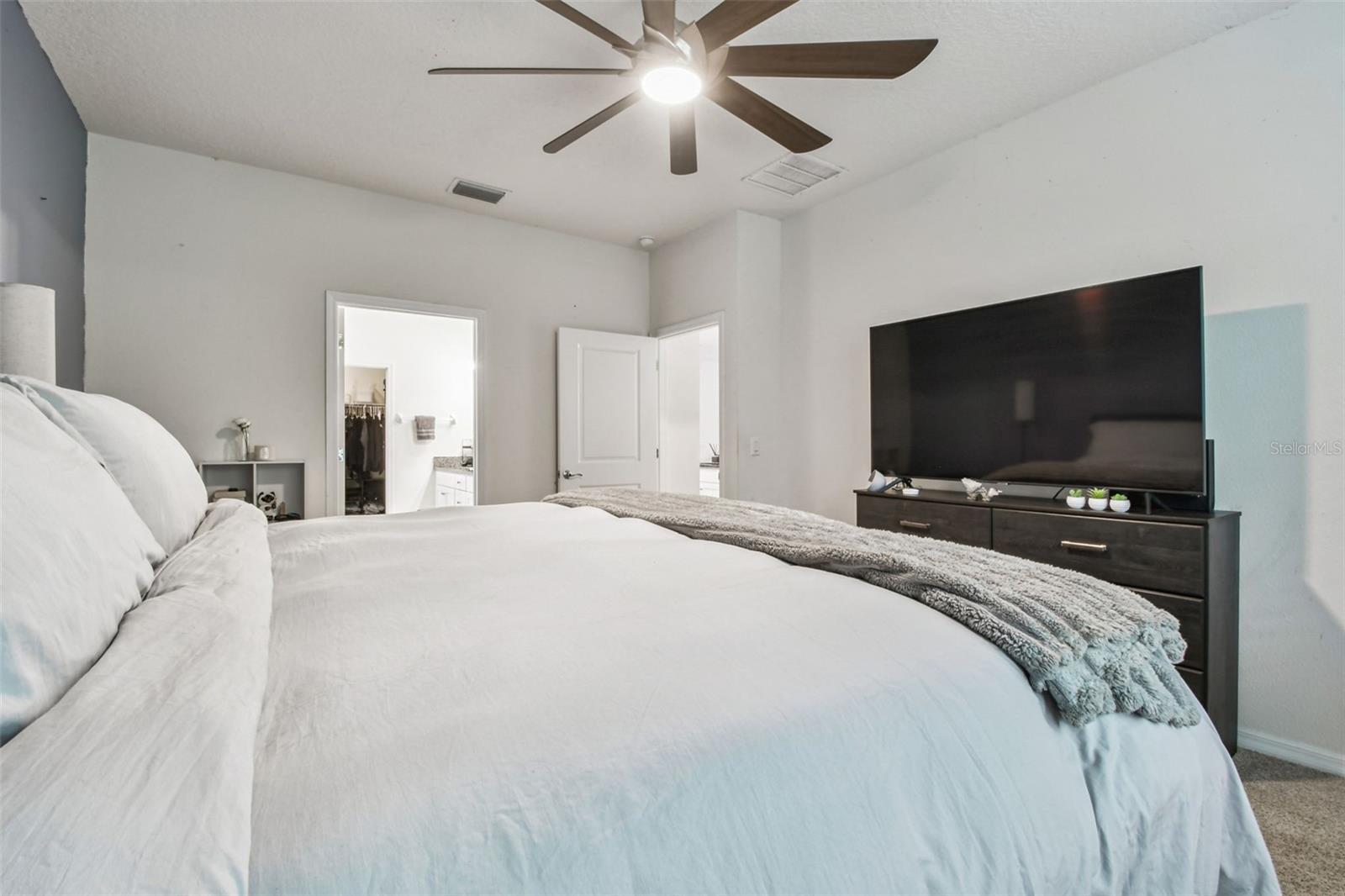 Listing photo id 38 for 12322 Eastpointe Drive