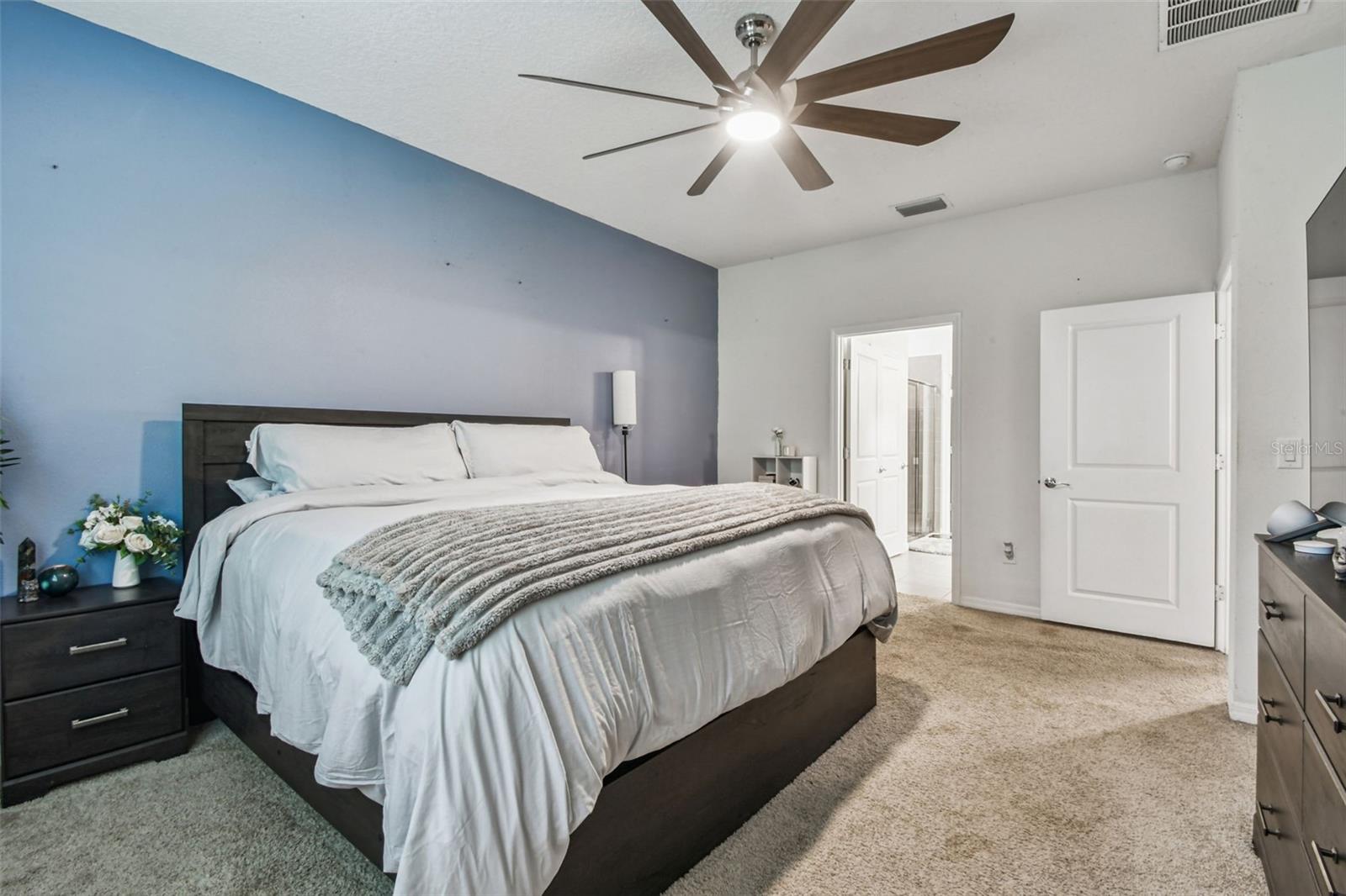 Listing photo id 39 for 12322 Eastpointe Drive