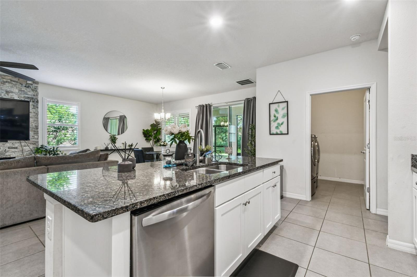 Listing photo id 43 for 12322 Eastpointe Drive
