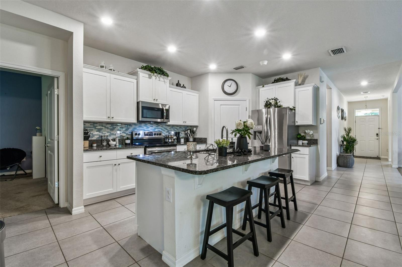 Listing photo id 46 for 12322 Eastpointe Drive