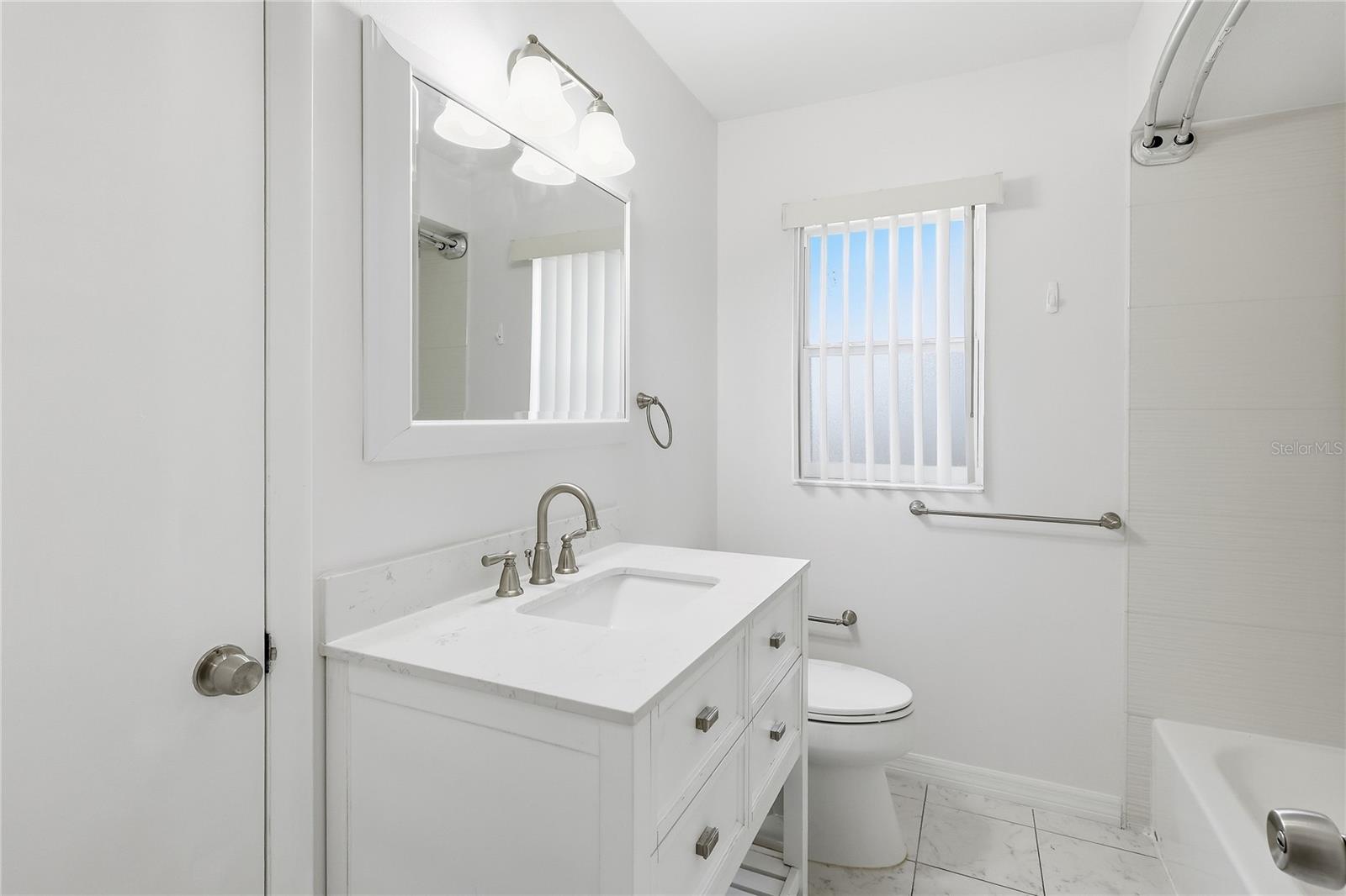 Image 14 of 29 For 3106 La Salle Street