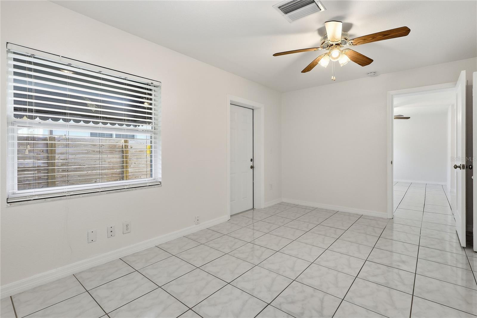 Image 15 of 29 For 3106 La Salle Street