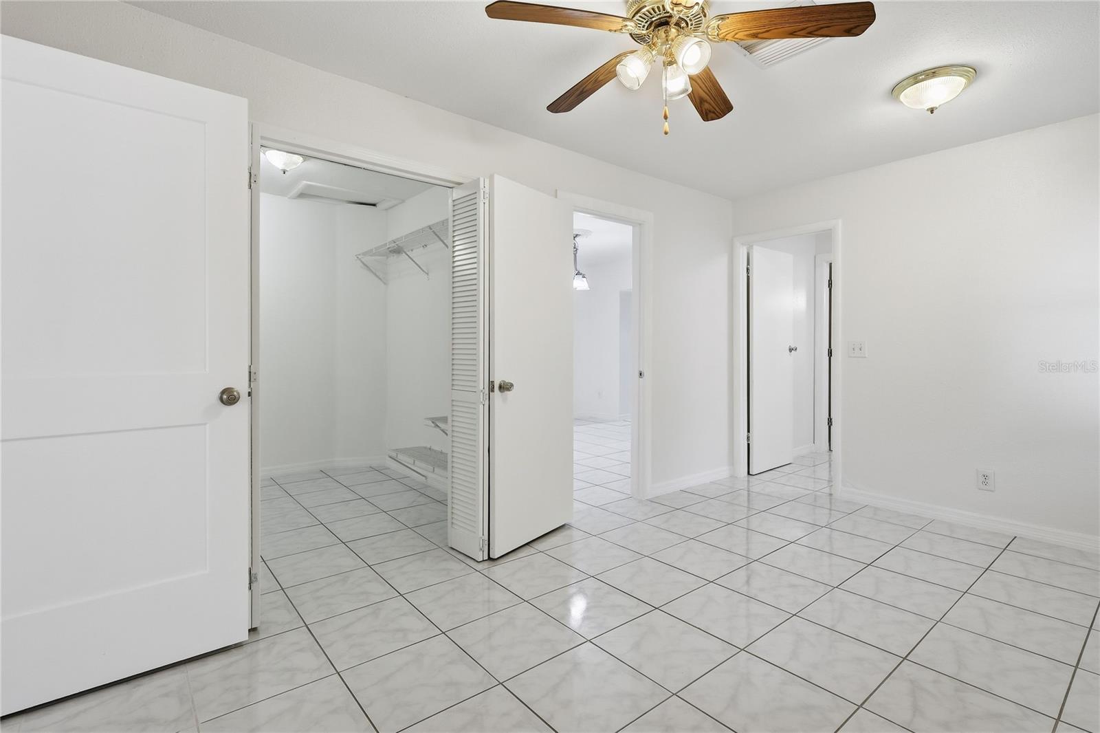 Image 16 of 29 For 3106 La Salle Street