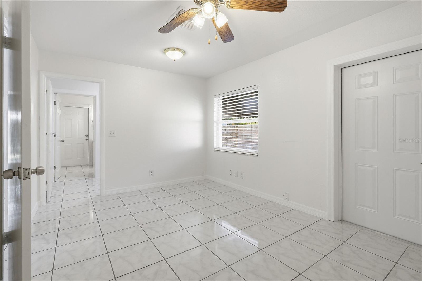 Image 18 of 29 For 3106 La Salle Street