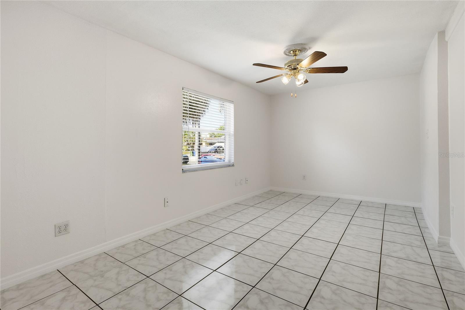 Image 19 of 29 For 3106 La Salle Street