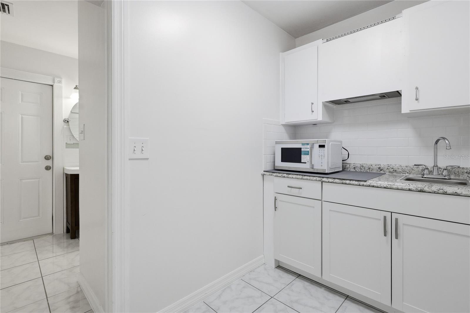 Image 21 of 29 For 3106 La Salle Street