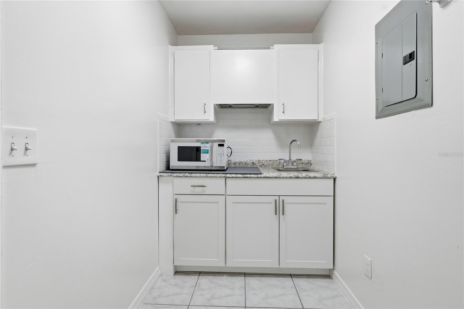 Image 22 of 29 For 3106 La Salle Street