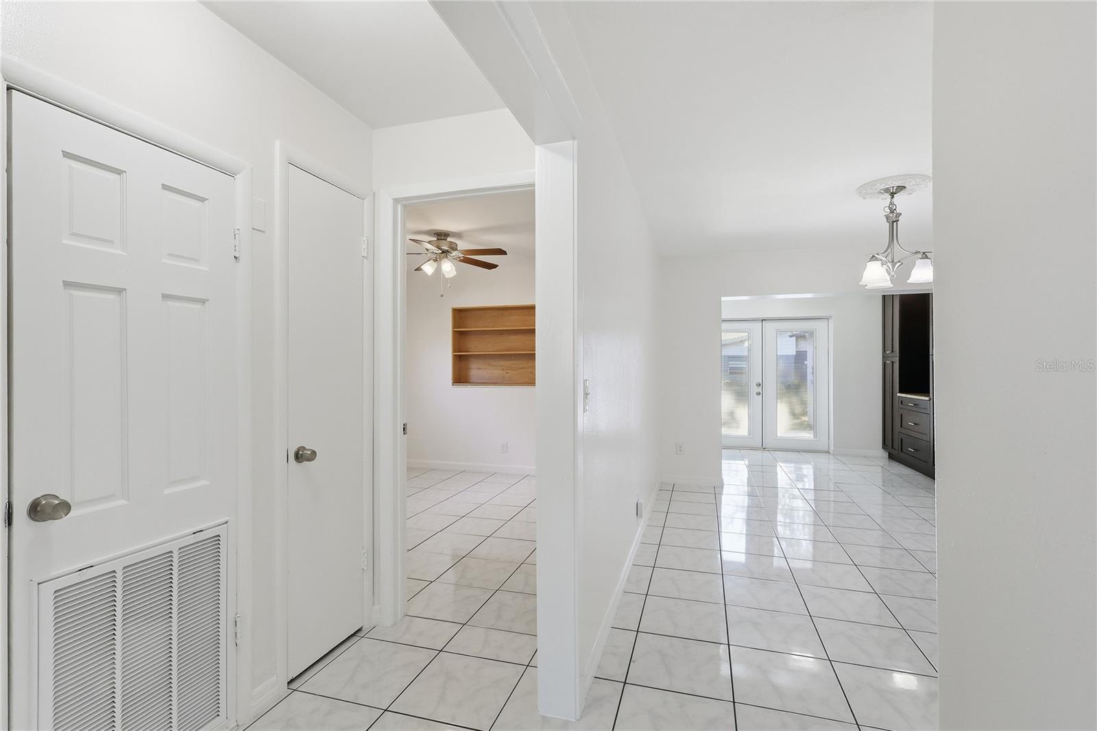 Image 4 of 29 For 3106 La Salle Street