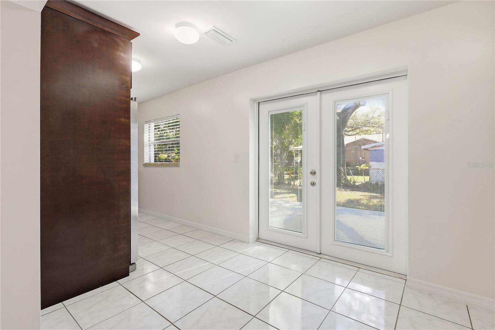 Image 6 of 29 For 3106 La Salle Street