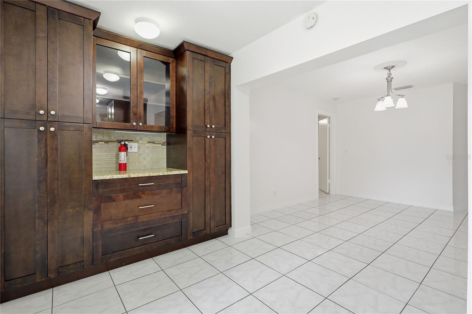 Image 9 of 29 For 3106 La Salle Street