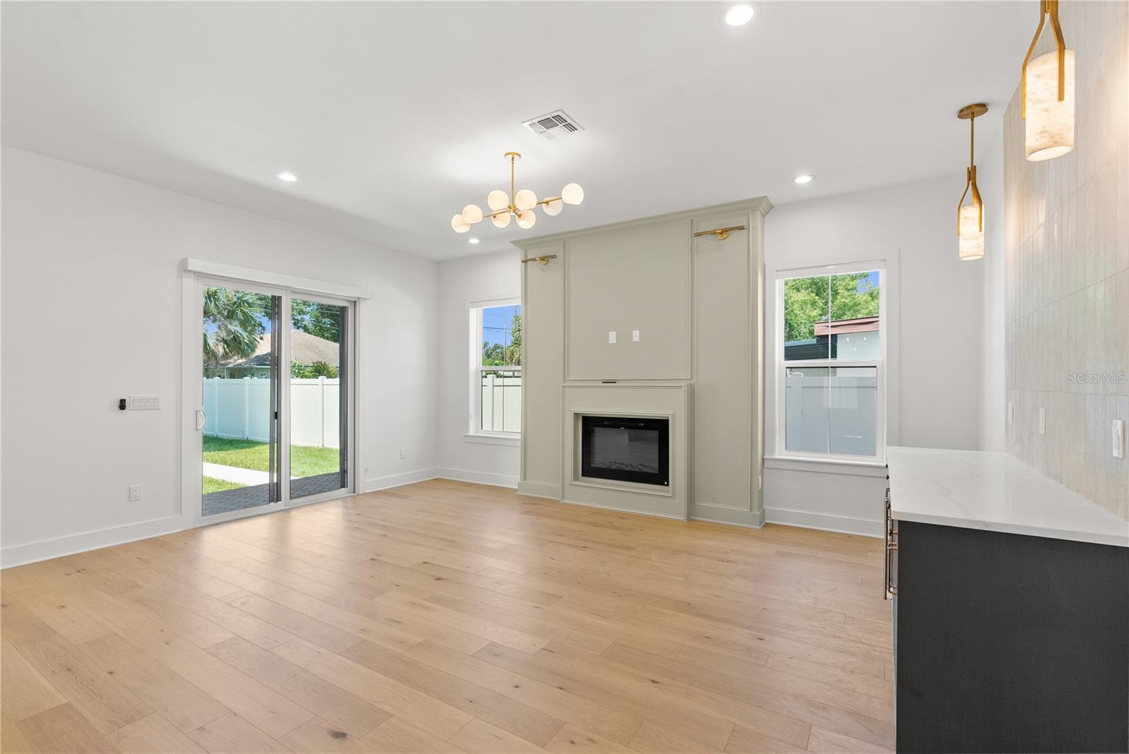 Image 14 of 44 For 921 12th Street N