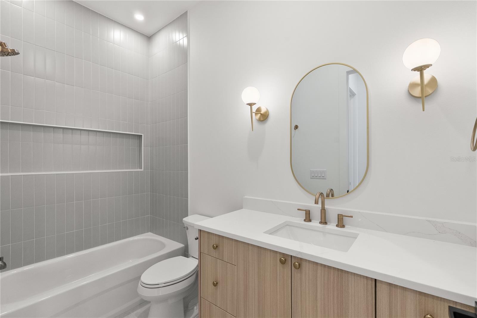 Image 23 of 44 For 921 12th Street N