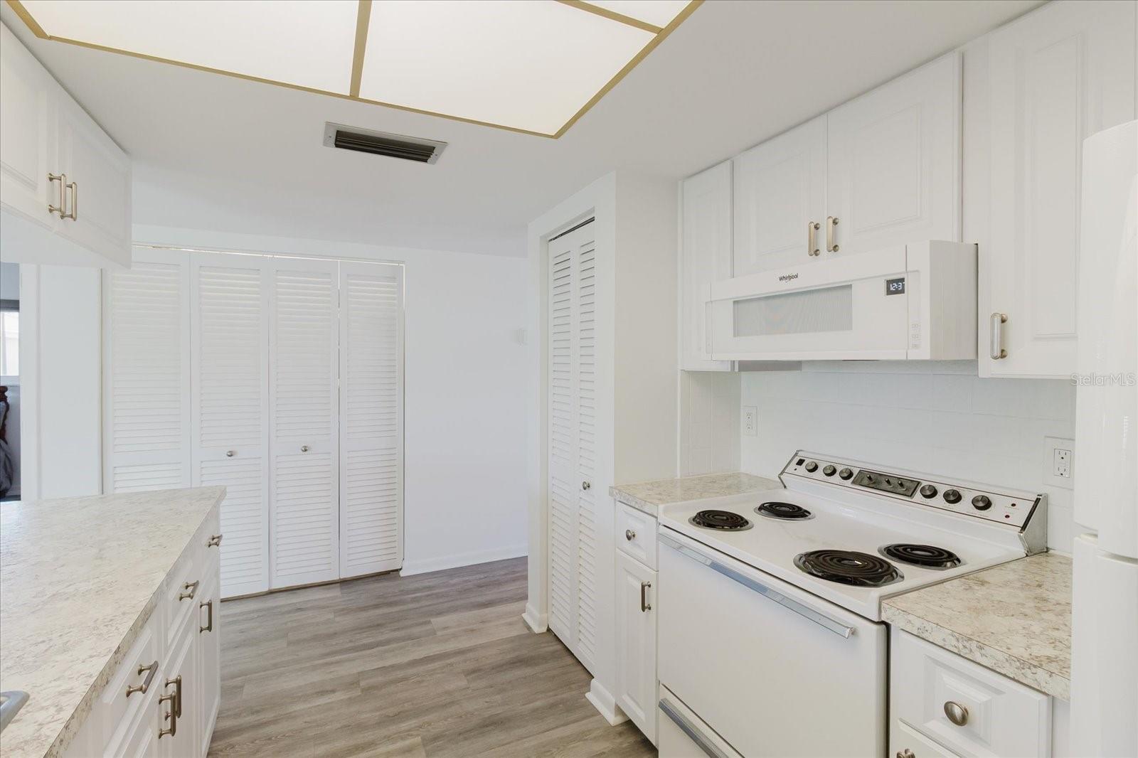 Image 6 of 70 For 5396 Acacia Trail N