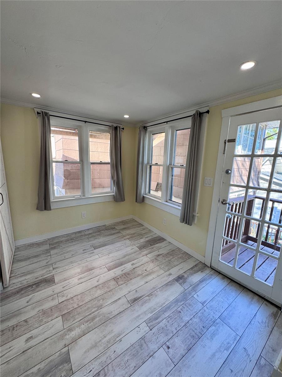 Image 4 of 6 For 622 Earle Avenue N