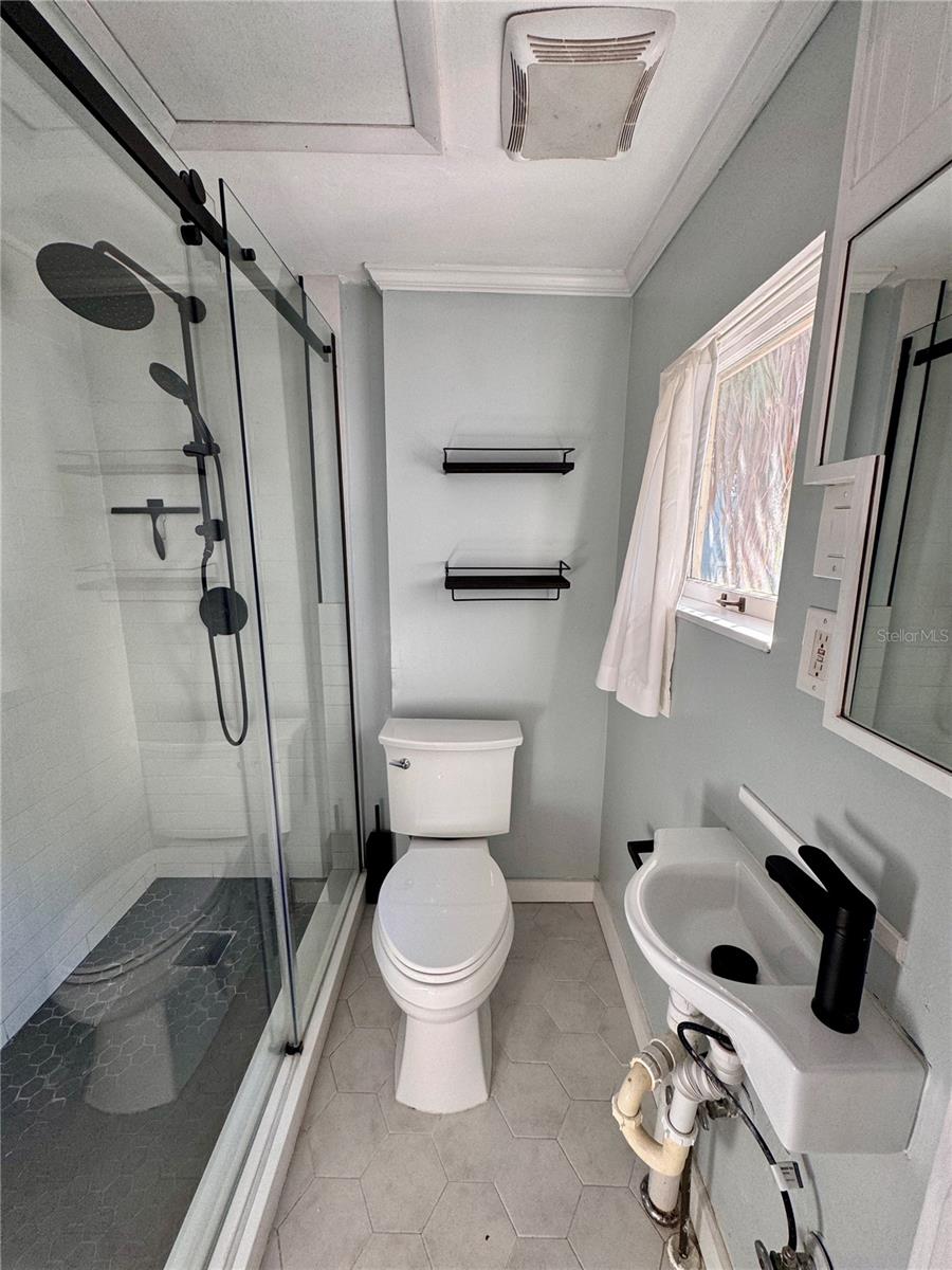 Image 5 of 6 For 622 Earle Avenue N