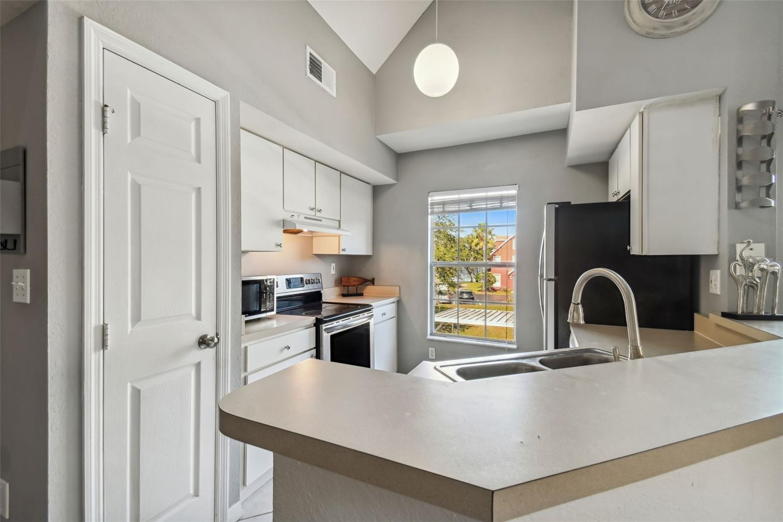 Image 15 of 47 For 10462 White Lake Court