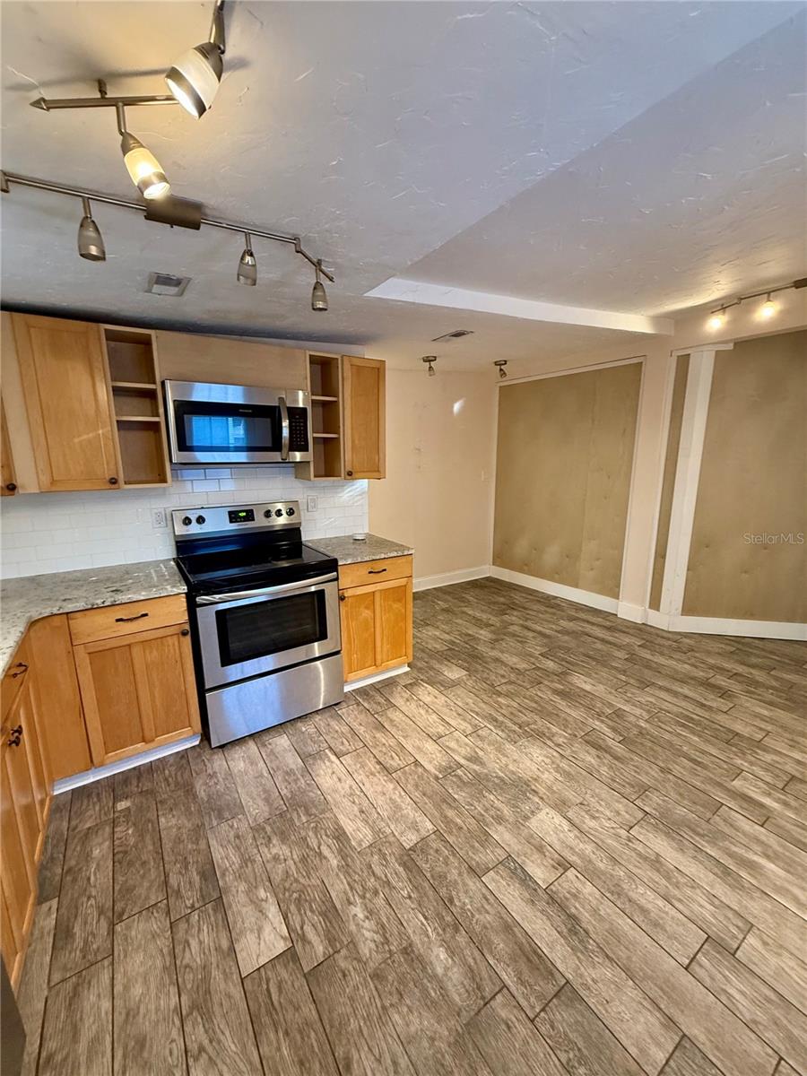 Image 4 of 16 For 7601 32nd Avenue N