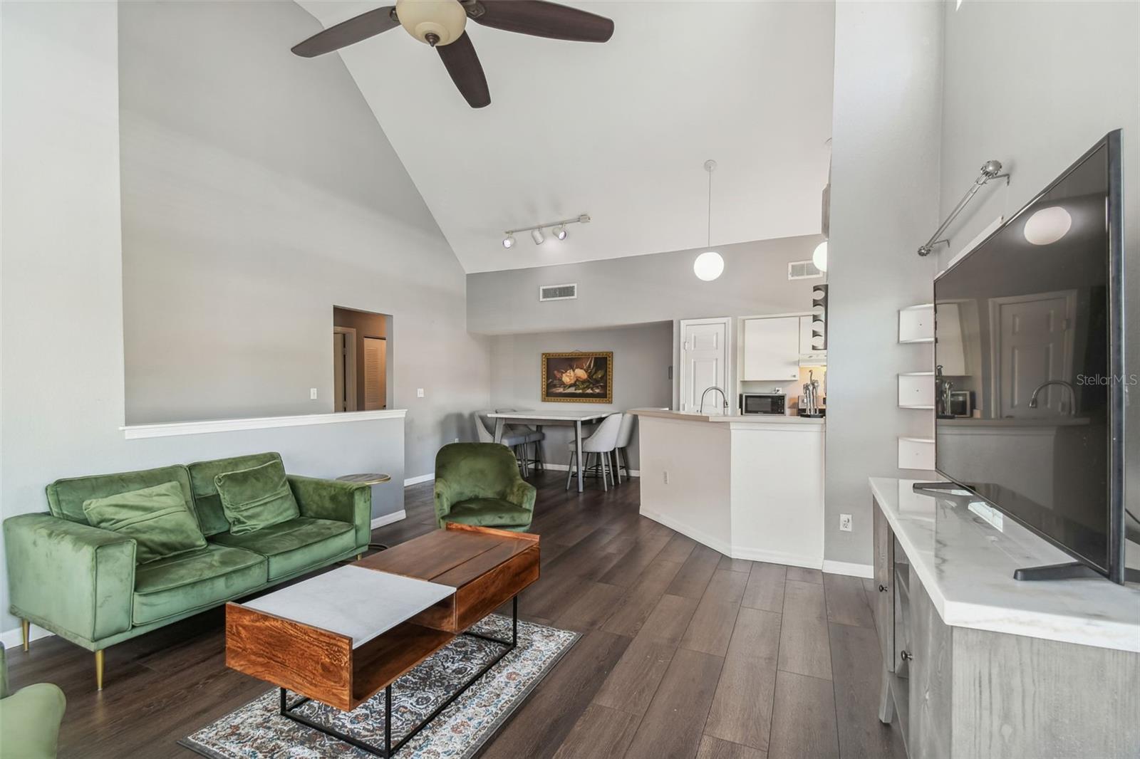 Image 4 of 57 For 10462 White Lake Court