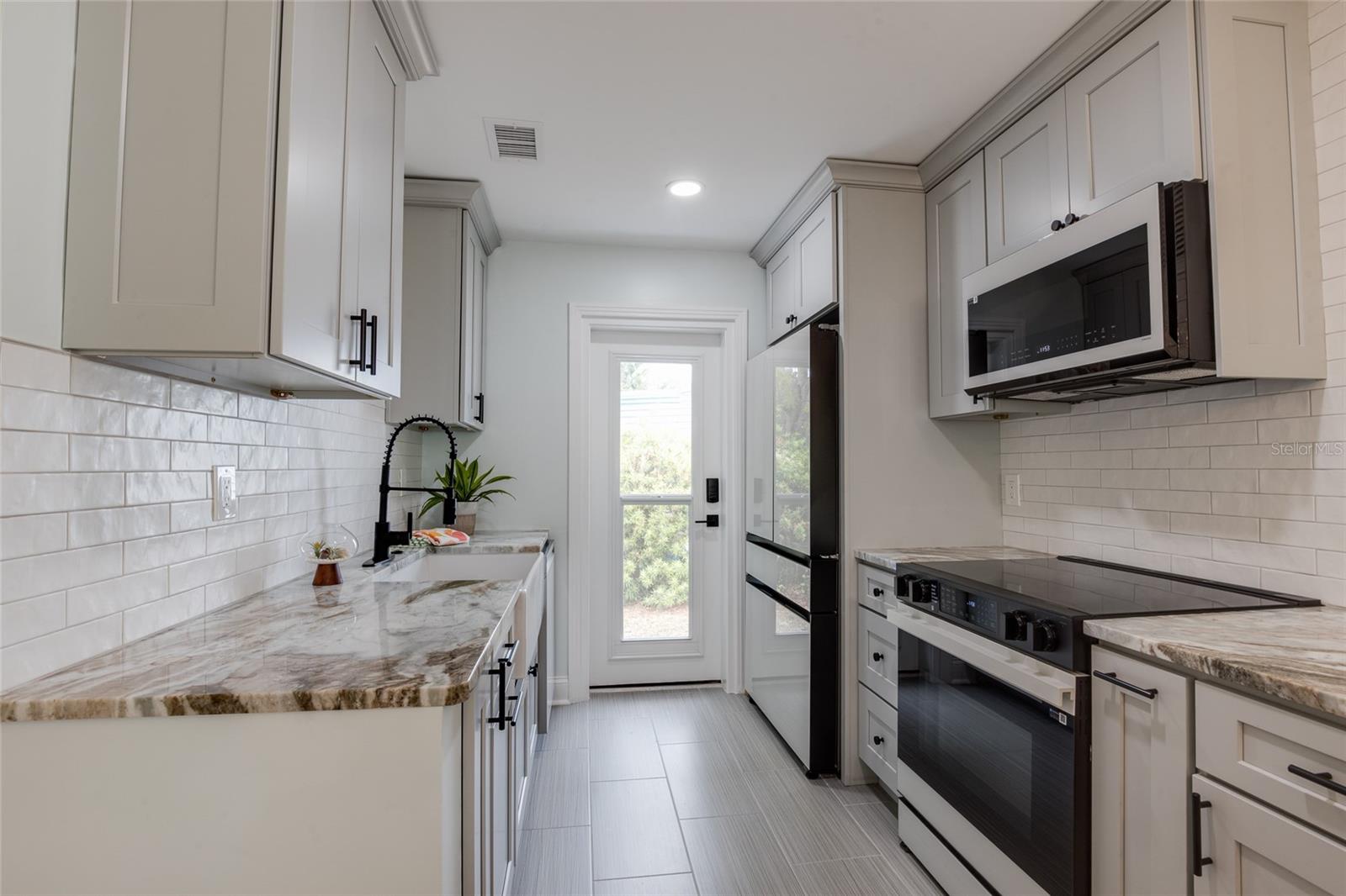 Image 12 of 61 For 229 Lime Circle S