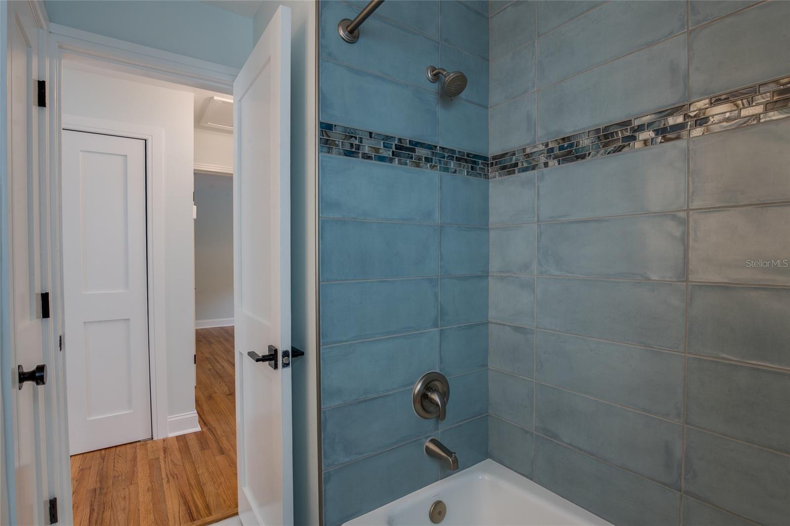 Image 25 of 61 For 229 Lime Circle S