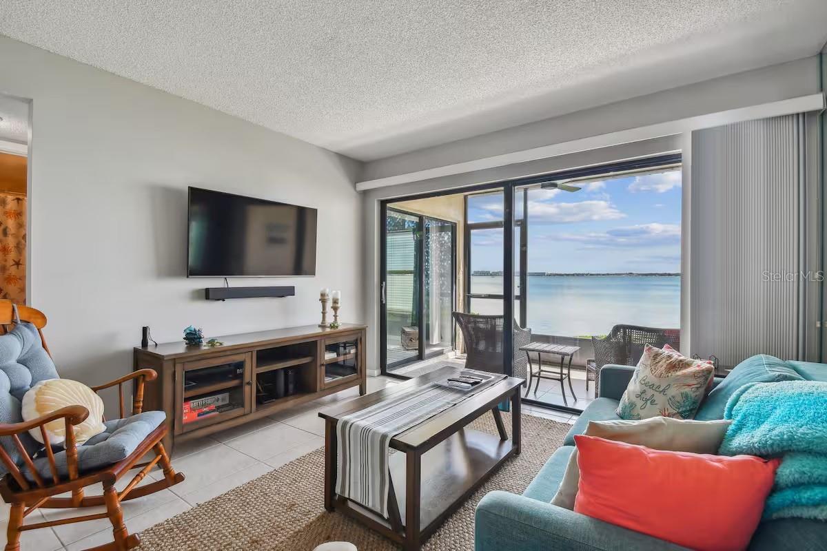 Image 11 of 25 For 6177 Sun Boulevard 109