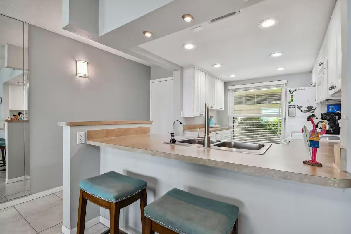 Image 15 of 25 For 6177 Sun Boulevard 109