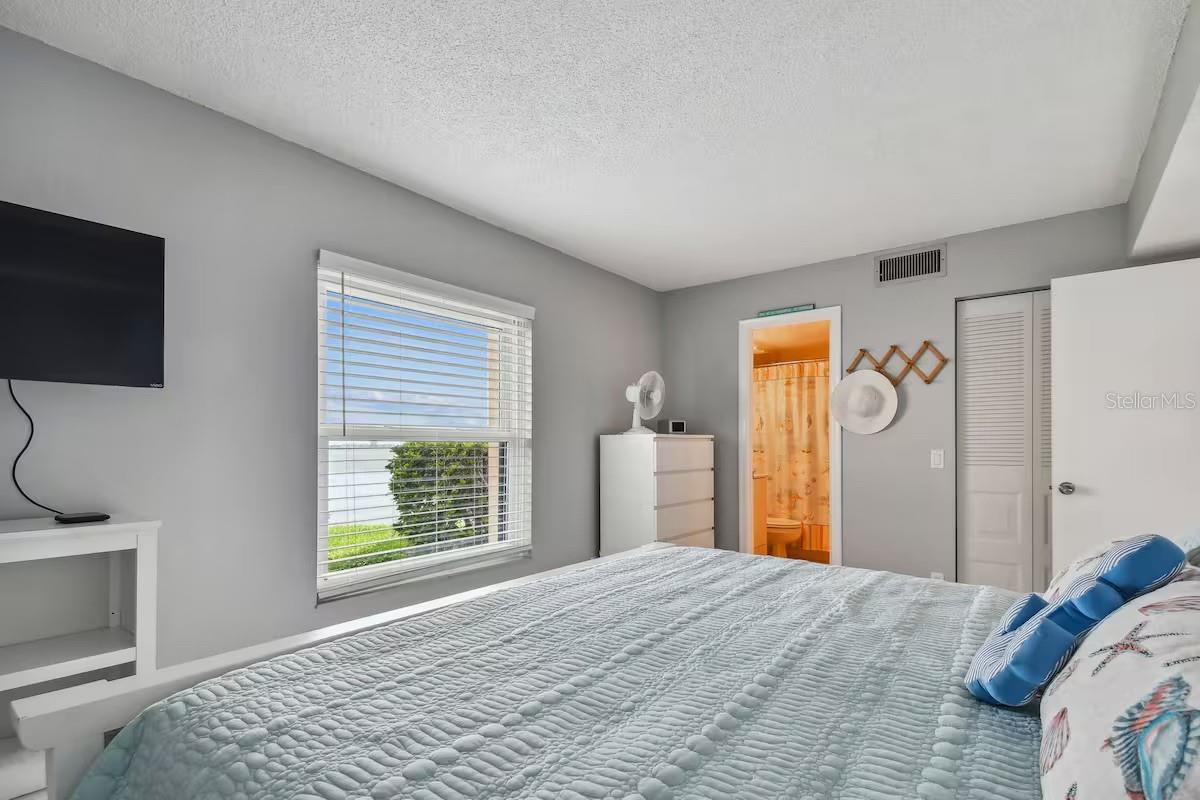 Image 18 of 25 For 6177 Sun Boulevard 109