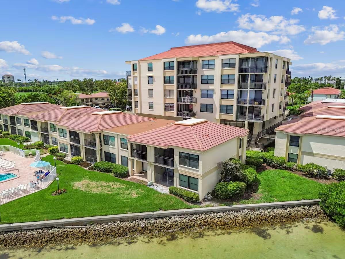 Image 2 of 25 For 6177 Sun Boulevard 109