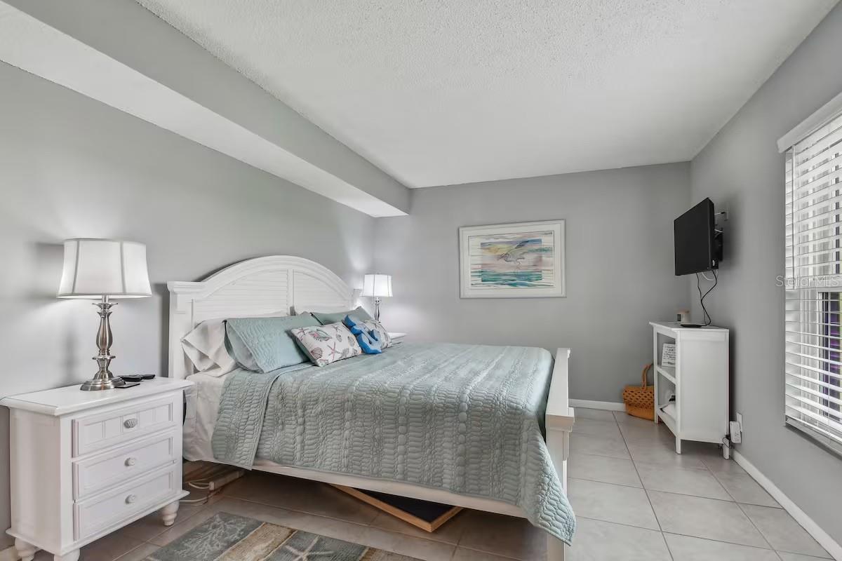 Image 20 of 25 For 6177 Sun Boulevard 109