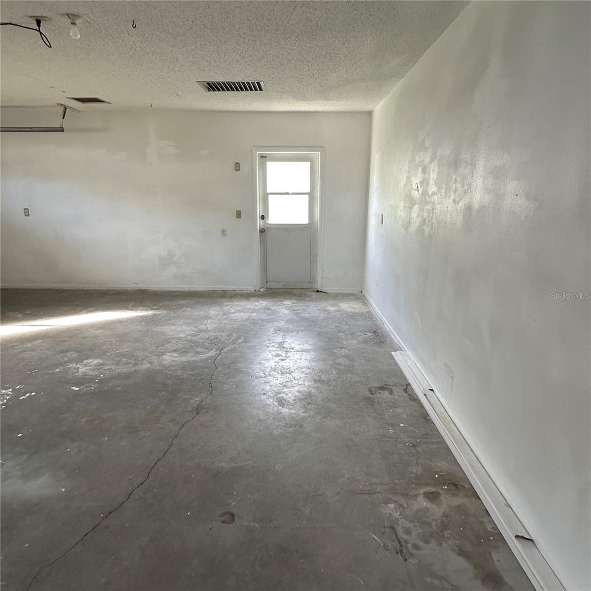 Image 16 of 21 For 5005 Leon Drive