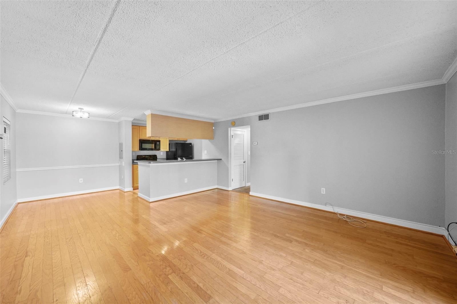 Image 10 of 55 For 108 Alameda Court 236