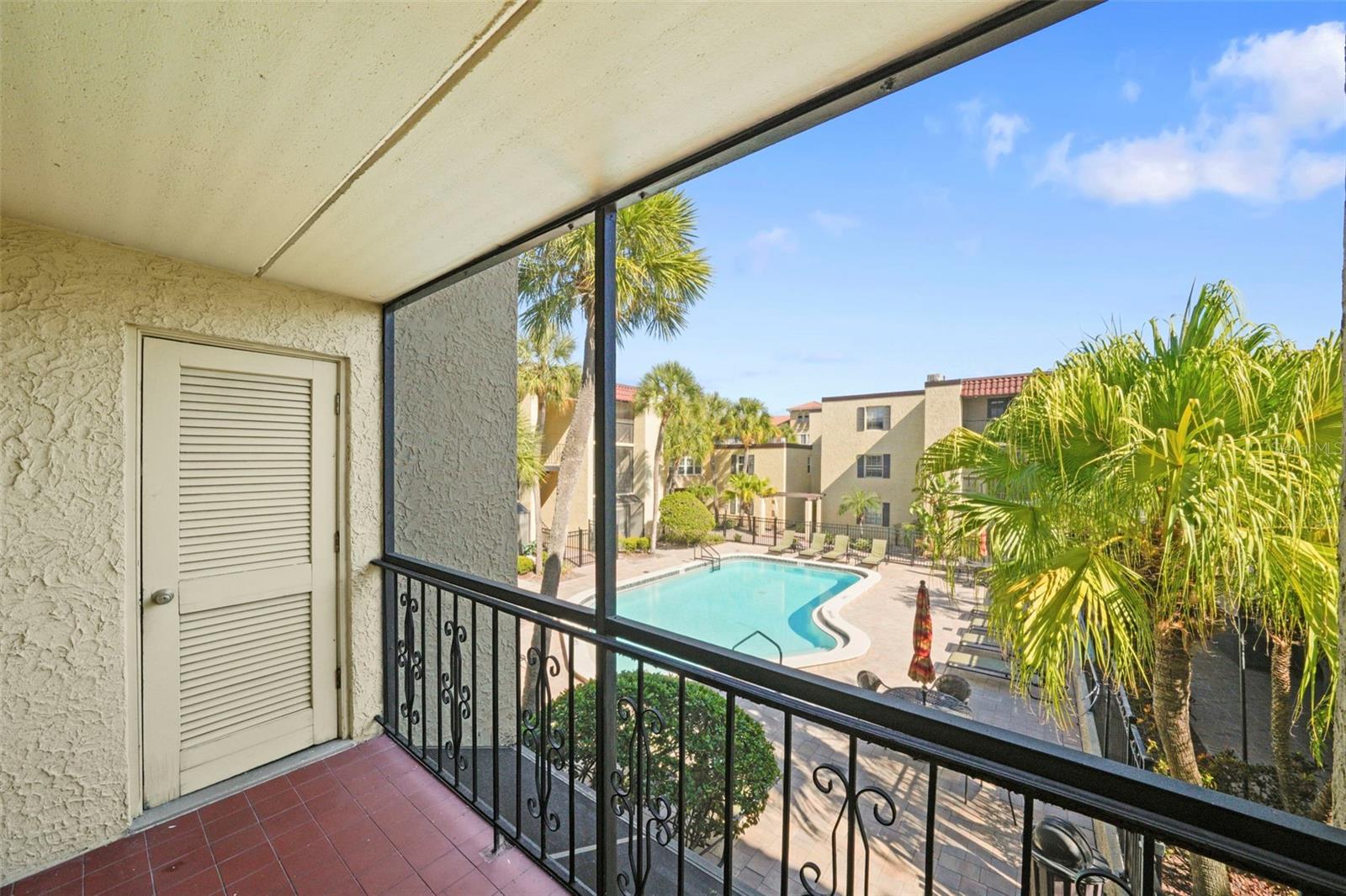 Image 11 of 55 For 108 Alameda Court 236