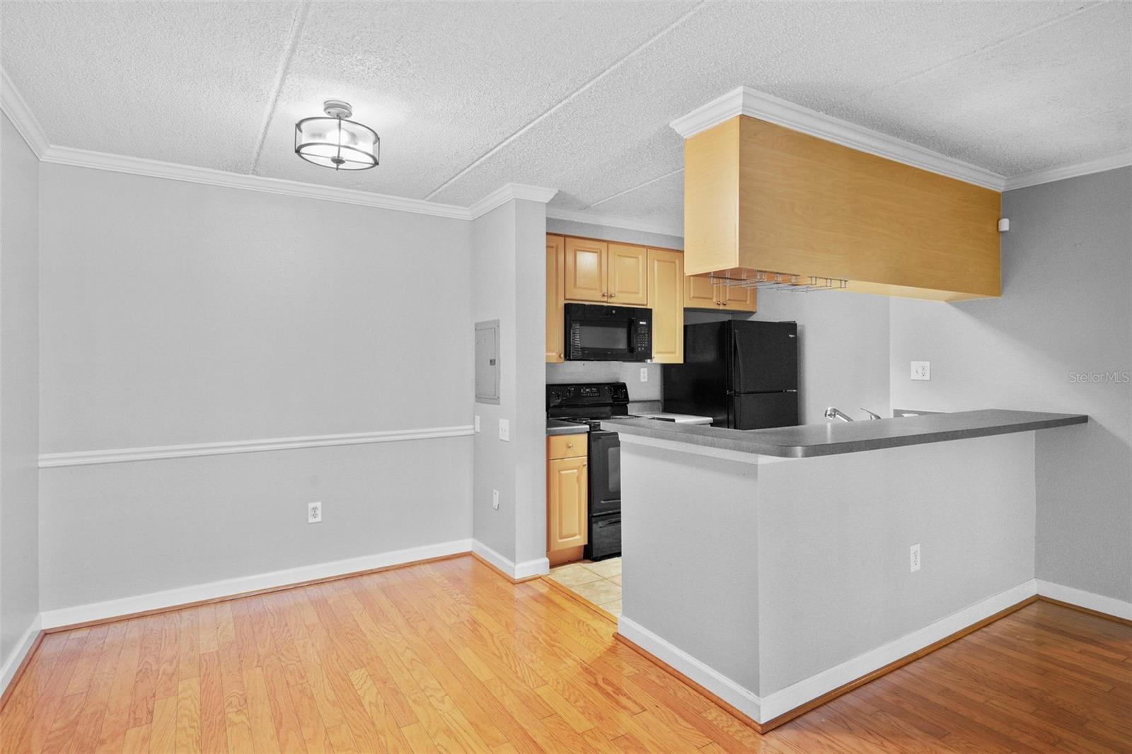 Image 14 of 55 For 108 Alameda Court 236